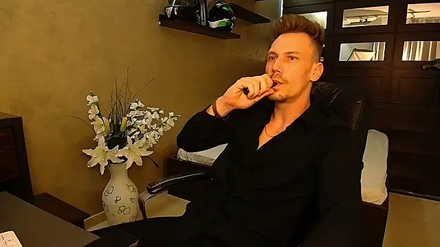 Snapshot of MateoBenjaminX chatting on March 2025 04:59:02 PM MateoBenjaminX online show from March 2025 04:59:02 PM