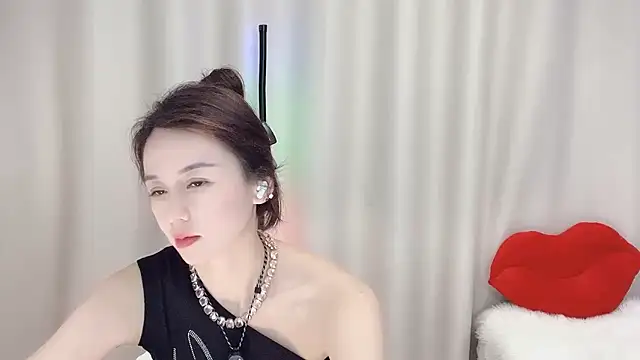 Snapshot of Alina-688- chatting on January 2025 03:03:01 PM Alina-688- online show from January 2025 03:03:01 PM