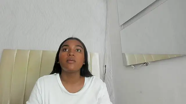 kayna gomez online show from April 2026 07:15:01 PM