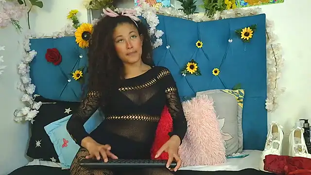 Milkdulce1 online show from May 2026 02:03:02 PM