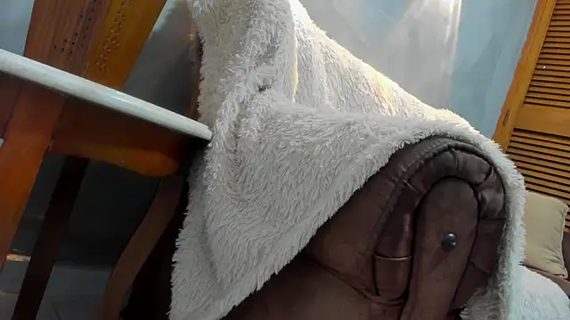 Snapshot of Dylanstonne chatting on December 2024 08:44:01 PM Dylanstonne online show from December 2024 08:44:01 PM