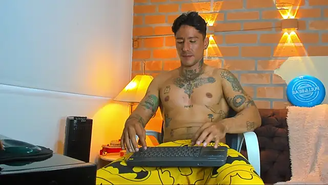 Snapshot of Dylanstonne chatting on February 2025 09:35:02 PM Dylanstonne online show from February 2025 09:35:02 PM