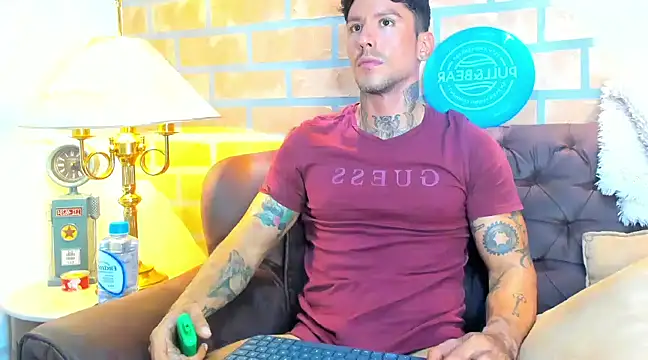 Snapshot of Dylanstonne chatting on February 2025 10:17:02 PM Dylanstonne online show from February 2025 10:17:02 PM