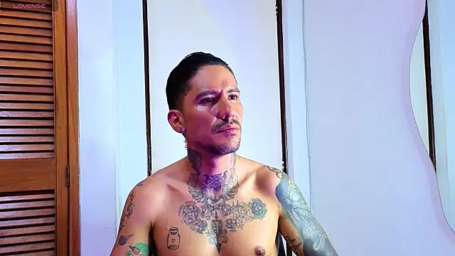 Snapshot of Dylanstonne chatting on November 2025 09:14:02 PM Dylanstonne online show from November 2025 09:14:02 PM