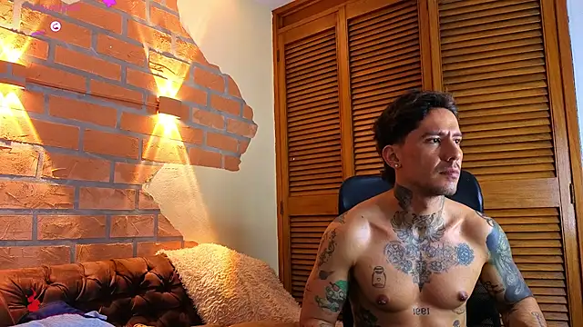 Snapshot of Dylanstonne chatting on December 2025 09:21:02 PM Dylanstonne online show from December 2025 09:21:02 PM