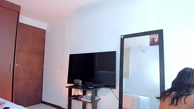 Aleja arango1 online show from May 2026 03:49:02 PM
