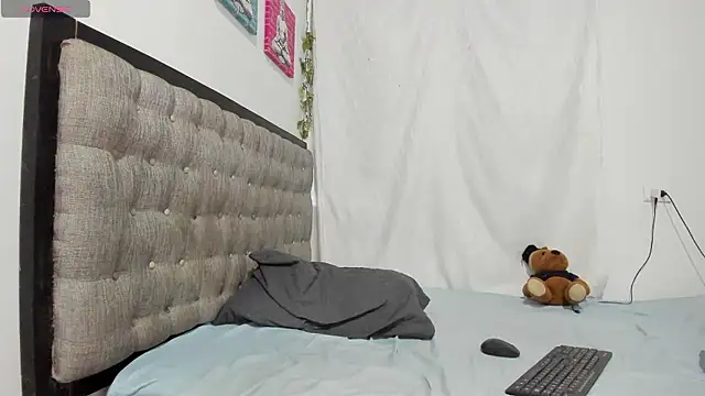 emi henao online show from January 2026 12:40:02 PM