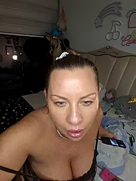 Snapshot of Sparkle2206 chatting on April 2026 10:21:02 PM Sparkle2206 online show from April 2026 10:21:02 PM