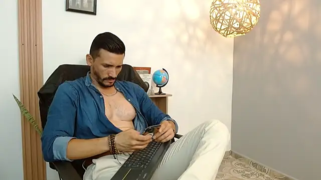 Snapshot of Reiko_85_ chatting on February 2025 06:13:02 PM Reiko 85 online show from February 2025 06:13:02 PM
