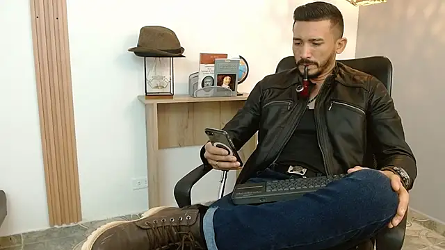 Snapshot of Reiko_85_ chatting on February 2025 07:28:02 PM Reiko 85 online show from February 2025 07:28:02 PM