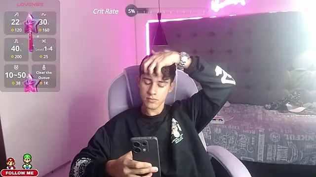 Snapshot of Dyla_n18 chatting on January 2025 11:21:01 PM Dyla n18 online show from January 2025 11:21:01 PM