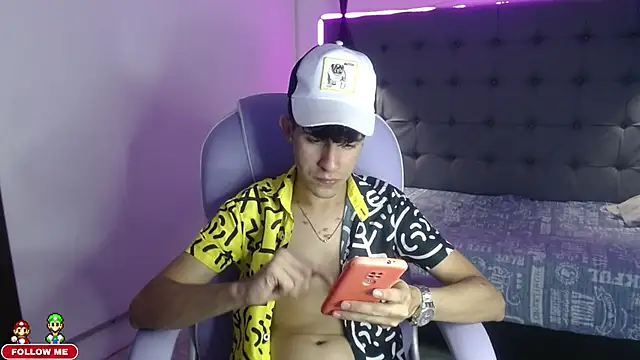 Snapshot of Dyla_n18 chatting on January 2025 11:45:01 PM Dyla n18 online show from January 2025 11:45:01 PM