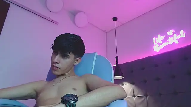 Snapshot of Dyla_n18 chatting on February 2025 01:26:02 AM Dyla n18 online show from February 2025 01:26:02 AM