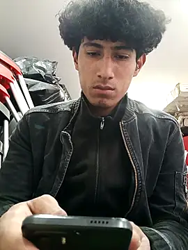 Snapshot of alexander32r chatting on September 2025 03:27:02 PM alexander32r online show from September 2025 03:27:02 PM