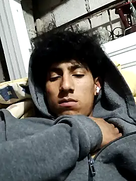 Snapshot of alexander32r chatting on October 2025 03:03:02 AM alexander32r online show from October 2025 03:03:02 AM