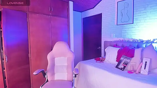 Snapshot of Kitty_Pam chatting on March 2026 09:19:02 PM Kitty Pam online show from March 2026 09:19:02 PM