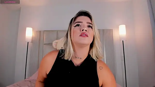 saraamiller  online show from May 2026 11:35:01 PM