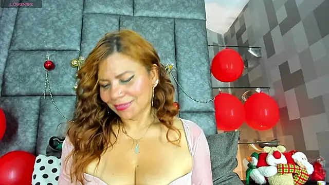 Snapshot of Corina_Taylor_ chatting on December 2024 07:10:01 PM Corina Taylor online show from December 2024 07:10:01 PM