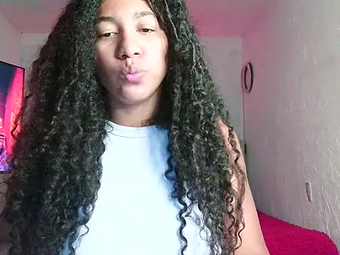 Snapshot of bellacrespalatina chatting on May 2026 09:32:01 PM bellacrespalatina online show from May 2026 09:32:01 PM