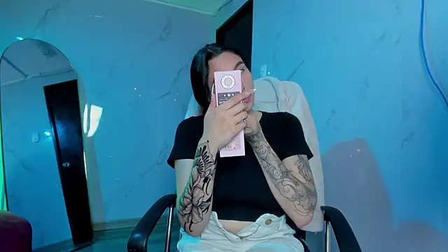 ChloeeTompson  online show from October 2025 02:51:02 AM