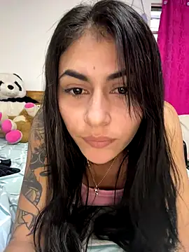Snapshot of emilie_xx_ chatting on October 2025 08:04:01 PM emilie xx online show from October 2025 08:04:01 PM