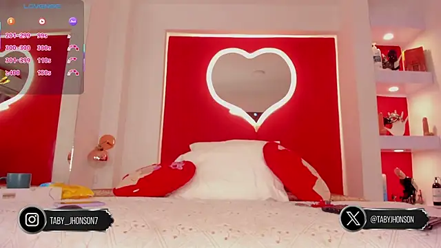 TabyJhonson online show from October 2025 01:31:02 PM