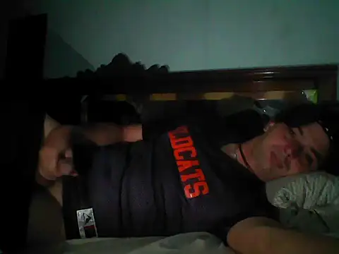 Snapshot of frank32love chatting on November 2025 09:48:02 AM frank32love online show from November 2025 09:48:02 AM