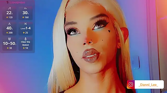 Snapshot of DanniLee_ chatting on November 2025 10:12:01 PM DanniLee online show from November 2025 10:12:01 PM