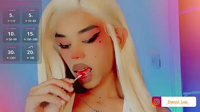 Snapshot of DanniLee_ chatting on November 2025 11:04:02 PM DanniLee online show from November 2025 11:04:02 PM