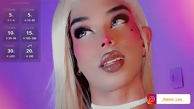 Snapshot of DanniLee_ chatting on November 2025 08:05:01 PM DanniLee online show from November 2025 08:05:01 PM