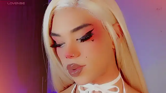 Snapshot of DanniLee_ chatting on December 2025 09:33:01 PM DanniLee online show from December 2025 09:33:01 PM