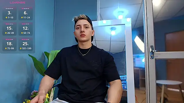 Snapshot of Zack_Miller24 chatting on January 2025 02:12:02 PM Zack Miller24 online show from January 2025 02:12:02 PM