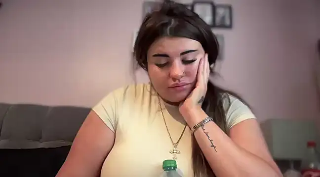 Snapshot of curvybabesx1 chatting on March 2025 02:26:02 PM curvybabesx1 online show from March 2025 02:26:02 PM