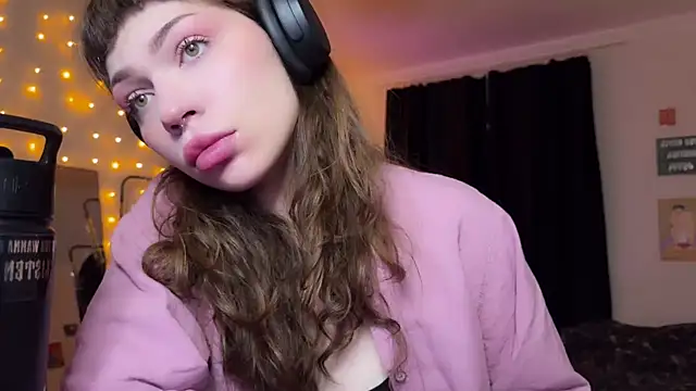 Snapshot of PaulaPratt chatting on December 2024 05:59:02 AM PaulaPratt online show from December 2024 05:59:02 AM