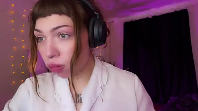 Snapshot of PaulaPratt chatting on December 2024 09:22:01 AM PaulaPratt online show from December 2024 09:22:01 AM