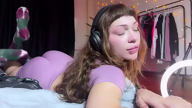 Snapshot of PaulaPratt chatting on December 2024 03:52:01 PM PaulaPratt online show from December 2024 03:52:01 PM