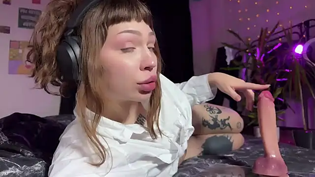 Snapshot of PaulaPratt chatting on December 2024 09:46:01 AM PaulaPratt online show from December 2024 09:46:01 AM