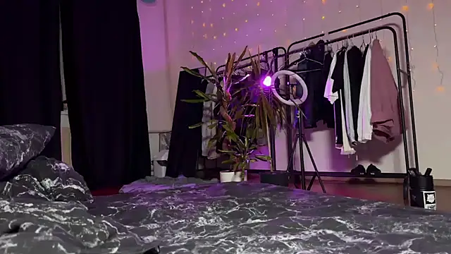 Snapshot of PaulaPratt chatting on December 2024 05:29:02 AM PaulaPratt online show from December 2024 05:29:02 AM