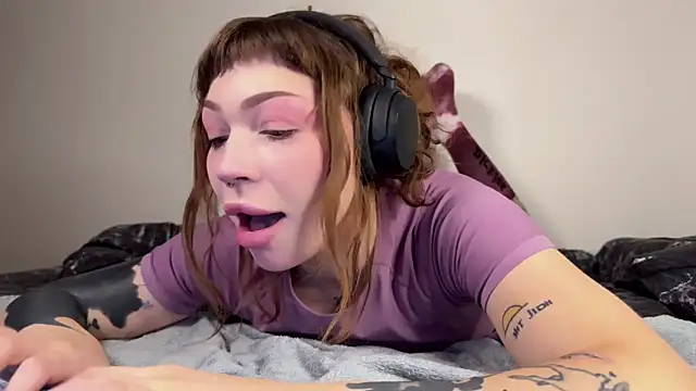 Snapshot of PaulaPratt chatting on December 2024 05:37:02 AM PaulaPratt online show from December 2024 05:37:02 AM