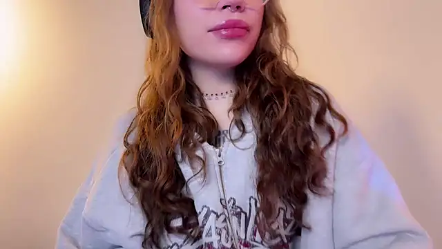 Snapshot of PaulaPratt chatting on January 2025 03:22:01 AM PaulaPratt online show from January 2025 03:22:01 AM