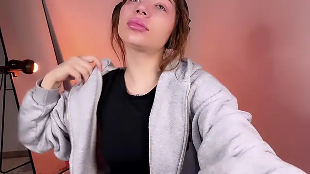 Snapshot of PaulaPratt chatting on February 2025 03:42:02 AM PaulaPratt online show from February 2025 03:42:02 AM