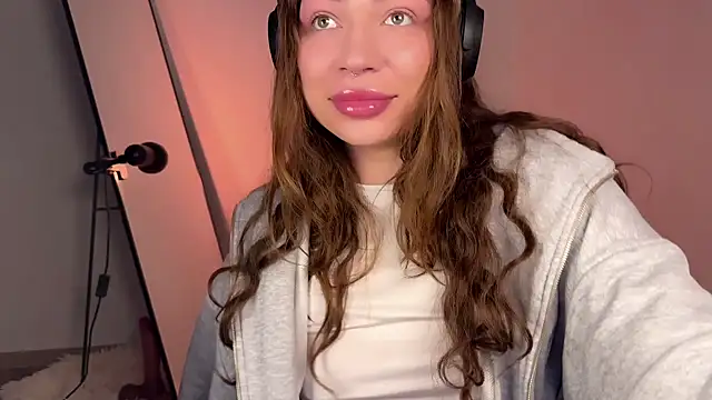 Snapshot of PaulaPratt chatting on March 2025 07:07:02 AM PaulaPratt online show from March 2025 07:07:02 AM