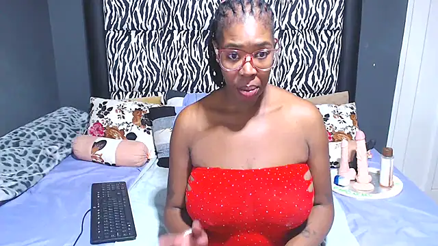 Snapshot of KinkyTall85 chatting on March 2025 07:17:02 PM KinkyTall85 online show from March 2025 07:17:02 PM