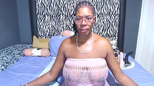 Snapshot of KinkyTall85 chatting on March 2025 03:39:01 PM KinkyTall85 online show from March 2025 03:39:01 PM