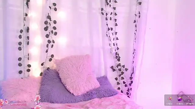 Snapshot of centaurigirl chatting on January 2025 01:53:02 AM centaurigirl online show from January 2025 01:53:02 AM