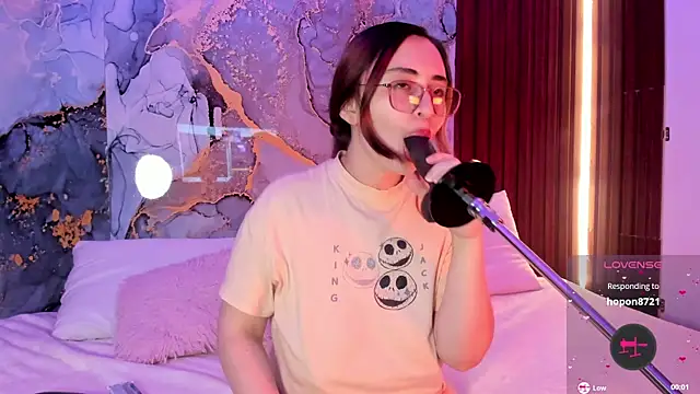 centaurigirl online show from October 2025 03:42:01 AM