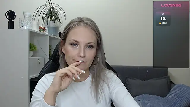 Snapshot of Sunny_bunny6 chatting on January 2025 06:21:01 PM Sunny bunny6 online show from January 2025 06:21:01 PM