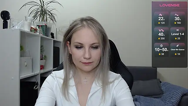 Snapshot of Sunny_bunny6 chatting on January 2025 10:35:02 PM Sunny bunny6 online show from January 2025 10:35:02 PM