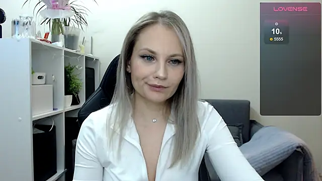 Snapshot of Sunny_bunny6 chatting on March 2025 11:03:02 PM Sunny bunny6 online show from March 2025 11:03:02 PM