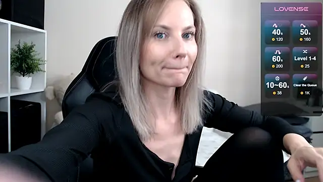 Snapshot of Sunny_bunny6 chatting on July 2026 08:19:01 PM Sunny bunny6 online show from July 2026 08:19:01 PM